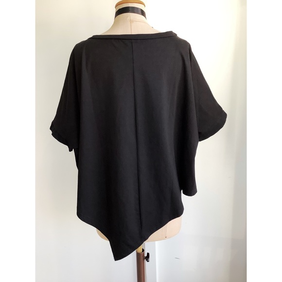Closing sale❣️Black asymetrical t-shirt - Picture 2 of 3